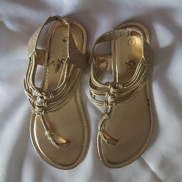 Sandles - Picture 2 of 2